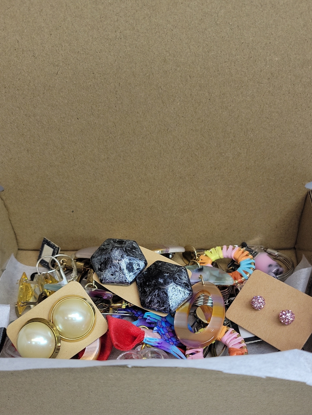 15pc Box Of Earrings
